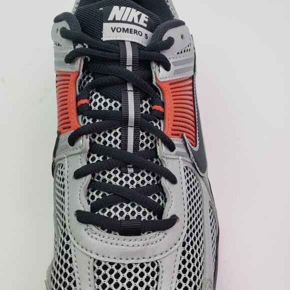 Nike Zoom Vomero 5 Mens Size 10 Metallic Silver Crimson Red Running Sneaker Shoe - Picture 9 of 13